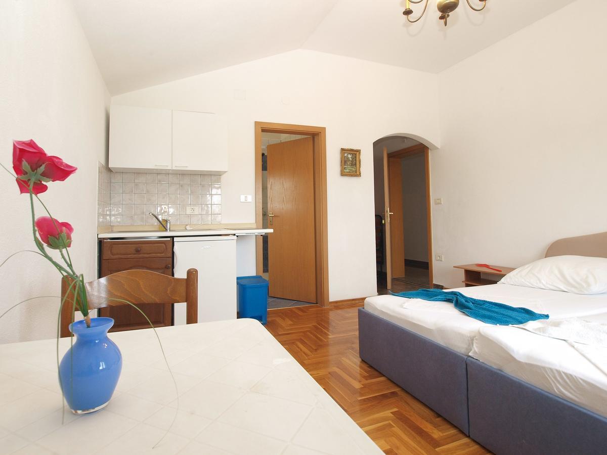 Apartments Anto 1598 Fazana Exterior photo