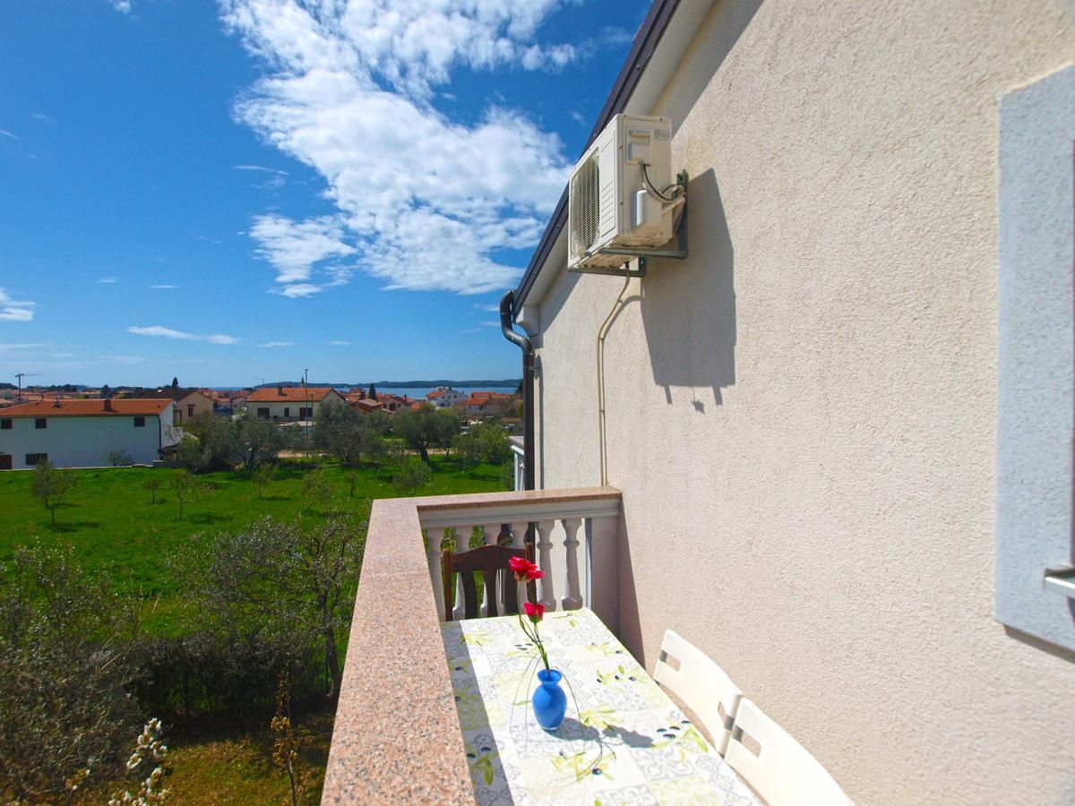 Apartments Anto 1598 Fazana Exterior photo