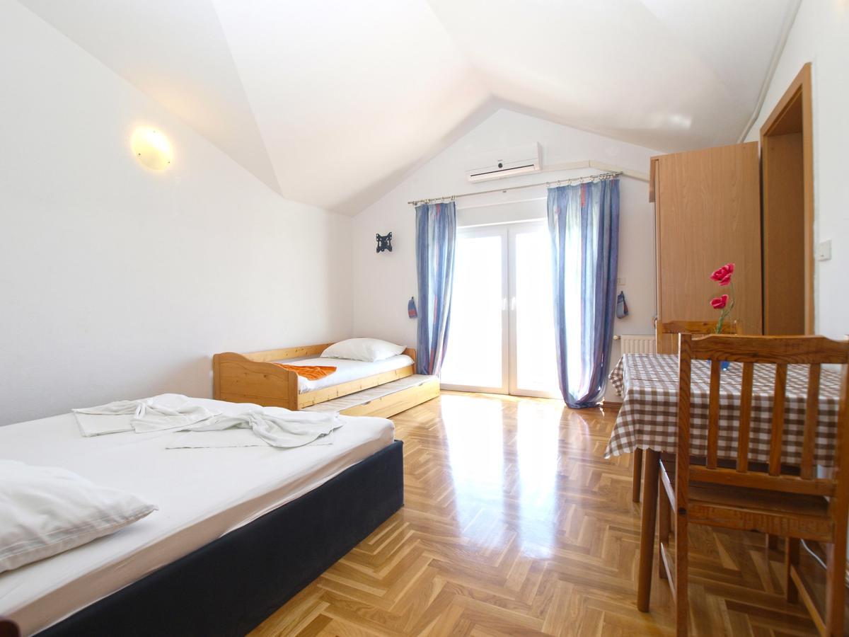 Apartments Anto 1598 Fazana Exterior photo