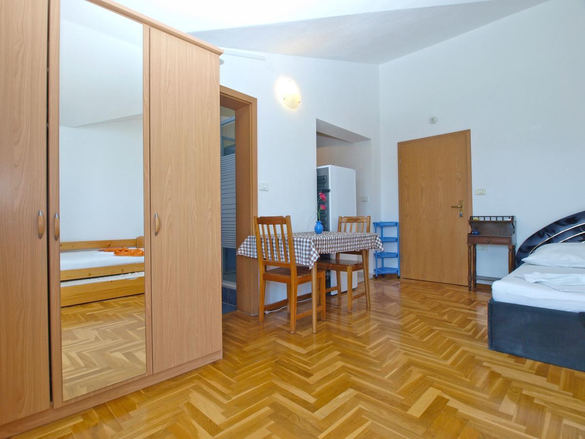 Apartments Anto 1598 Fazana Exterior photo